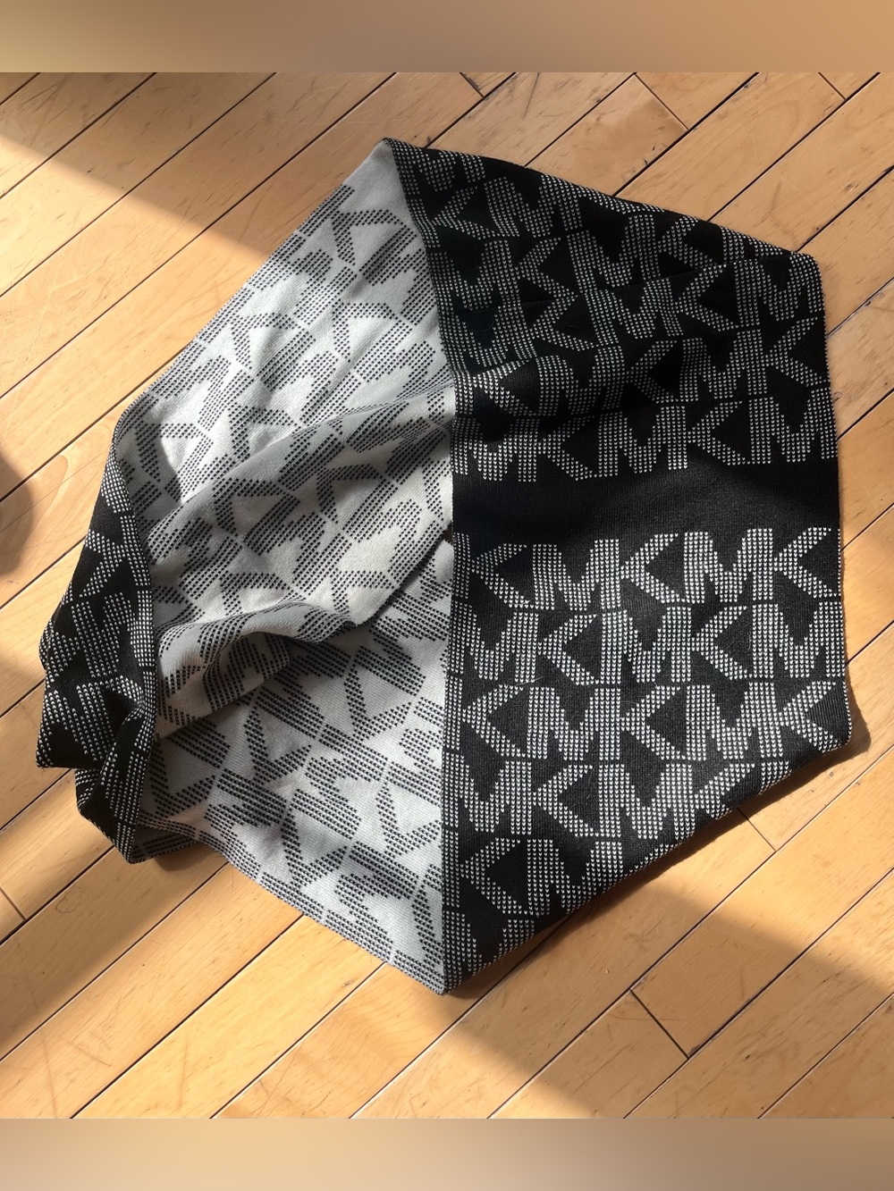 Michael Kors Reversible MK Logo Scarf - Black & White